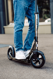 Micro Classic Black Neochrome Scooter