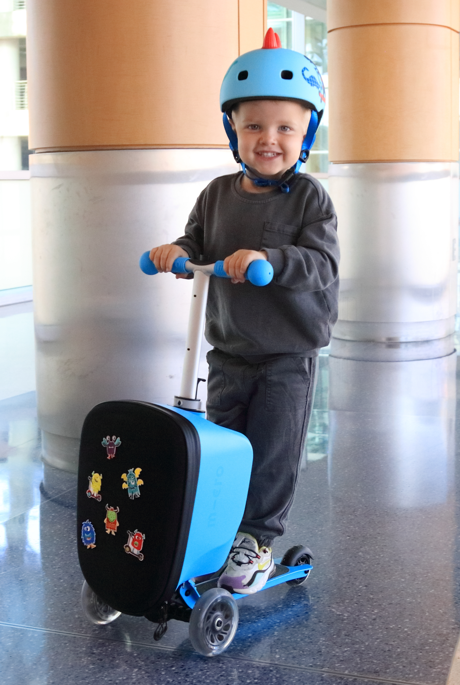 Final-PDP-Scooter-Luggage-Junior-Patch-Play-Blue-6.png