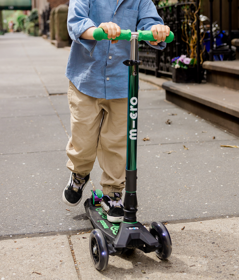 Micro Maxi Foldable LED Neochrome | Child Scooter | Micro Kickboard