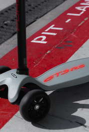 Micro Kickboard Deluxe LED Porsche Edition