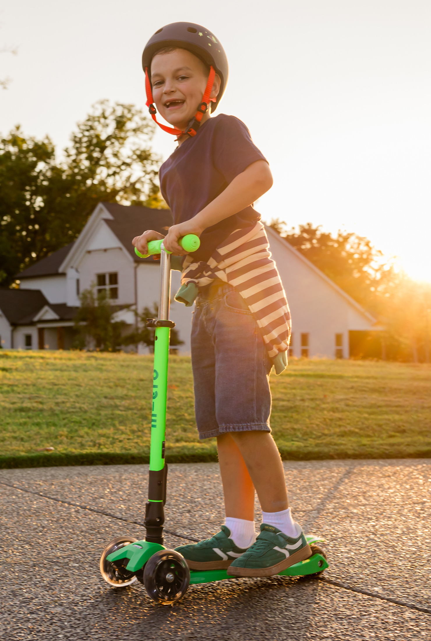 Micro Maxi Foldable LED Scooter view 2