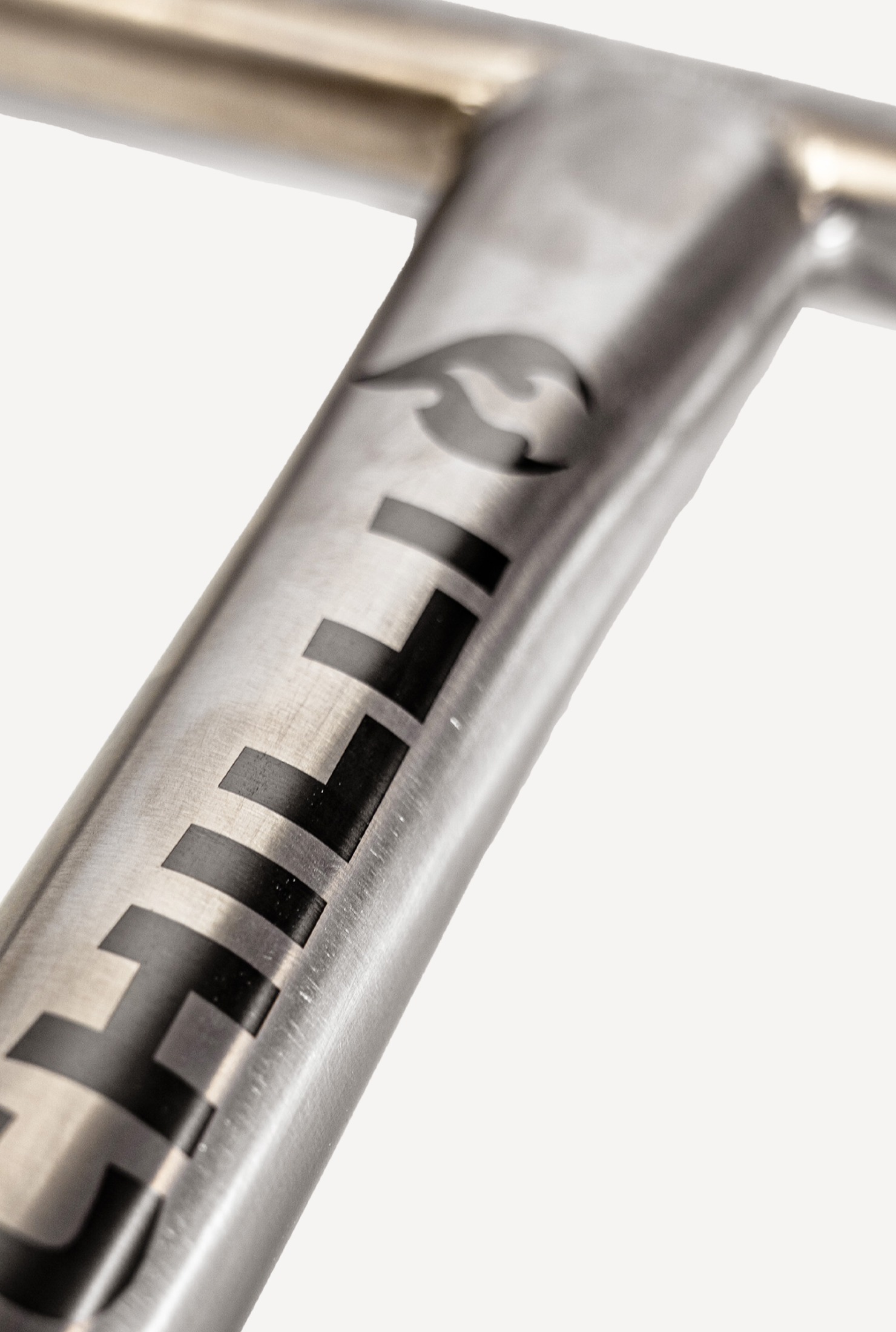 PDP-Titanium-T-Bar-24.5x24.5-2-Chilli.png
