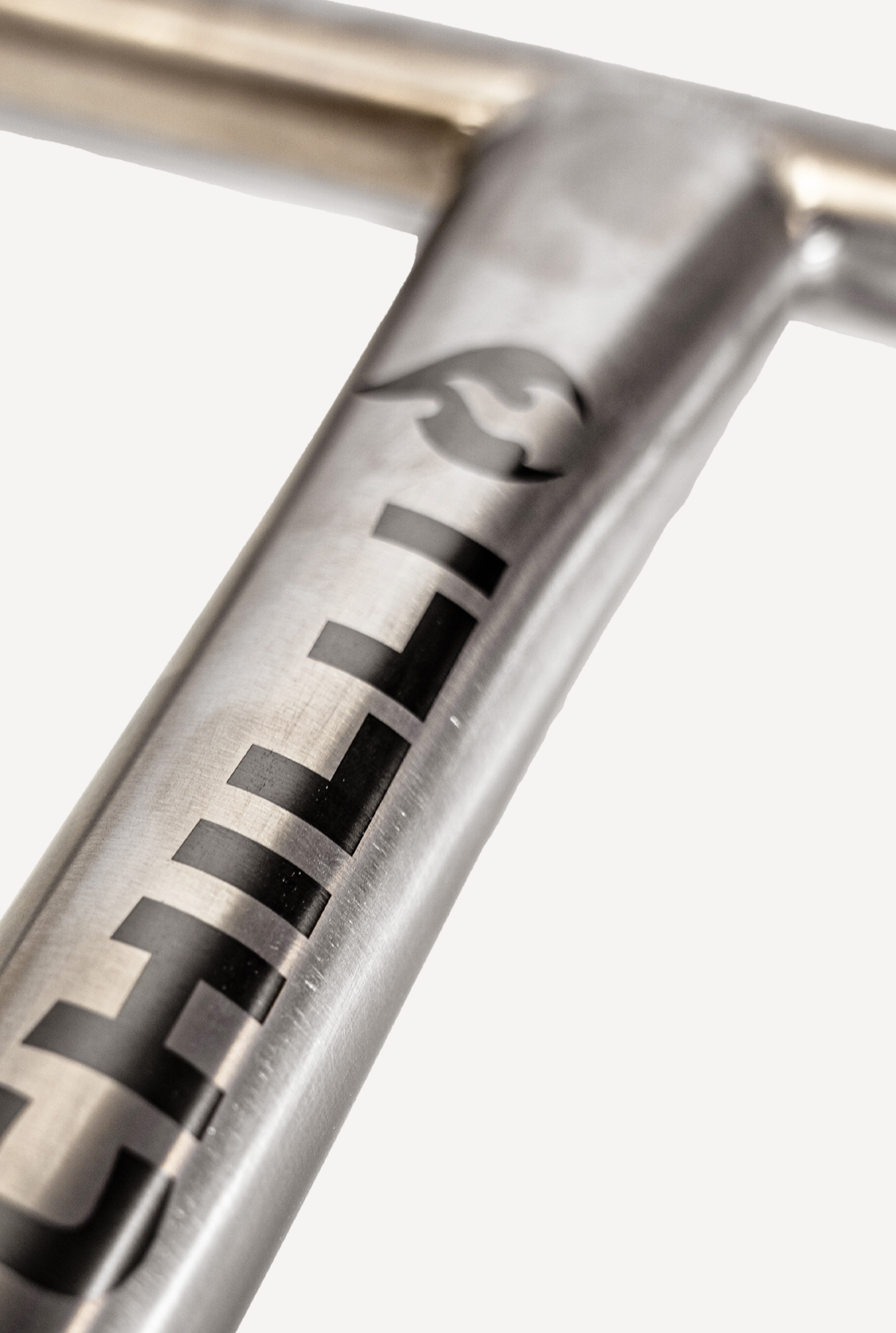 PDP-Titanium-T-Bar-28x24-2-Chilli.png