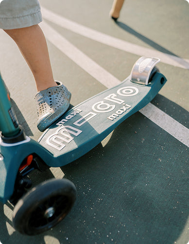 Why-Micro-Kickboard-Style-Lifestyle-CloseUp.jpg